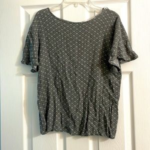 Super cute business professional top!